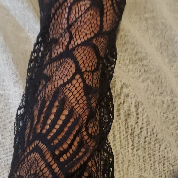 ASTR The Label | Chelsi Long-Sleeved Bodycon Dress | Black Lace and Nude… - Picture 15 of 15